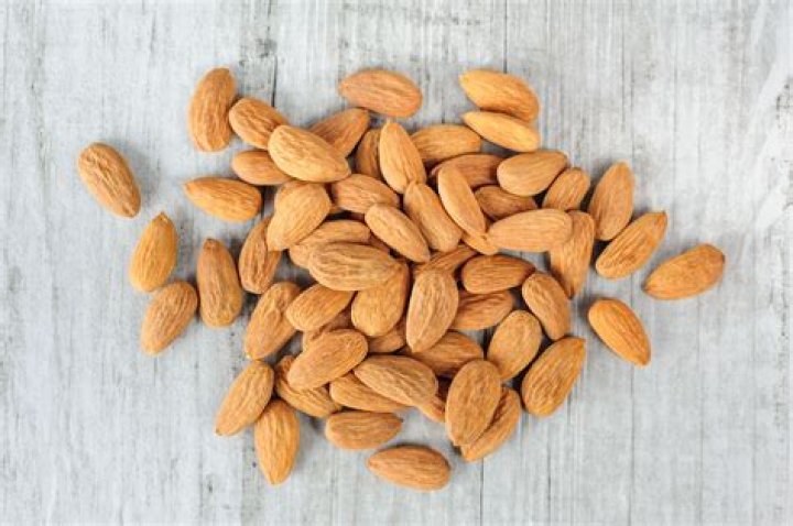 Do almonds have zinc?